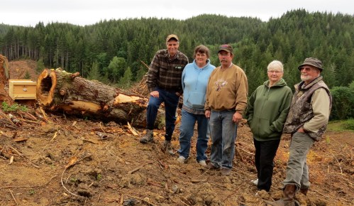 Hal, extreme right, did the 'heavy lifting,'  reaching in and cutting the combs out.  Patti and Amber helped with the  frames and tied string loops and Rod worked the smoker.  Pat is on the left, but all he did was work the camera.