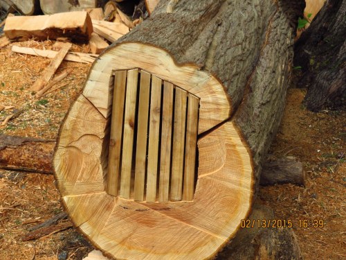 Custom fitted top bars in place.  Zada just called to say Brian is coming to pick up the log tomorrow.  I'm glad I'm ready.